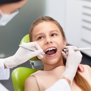 Zahnarztbehandlung von Kindern