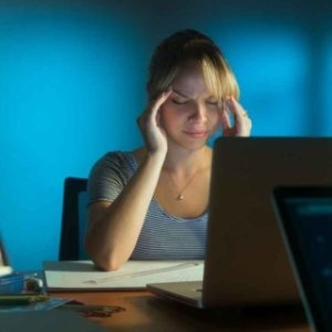 Wie sich der Online-Konsum auf den Schlaf auswirkt